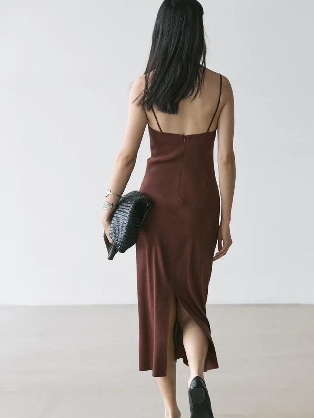 Midi-Kleid aus Stretch-Leinenmischung mit Trägern Midi-Kleid aus Stretch-Leinenmischung mit Trägern