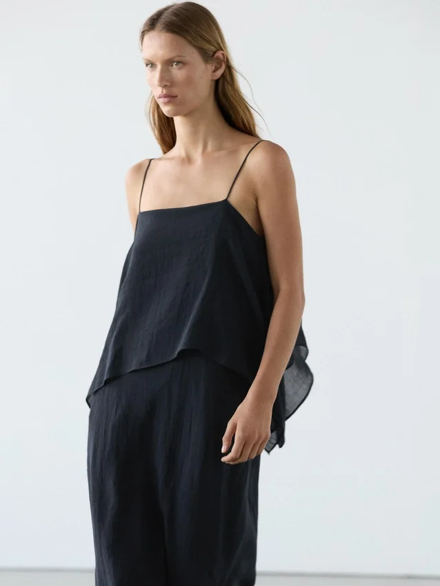 Midi-Kleid mit asymmetrischen Rüschen Midi-Kleid mit asymmetrischen Rüschen