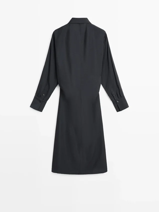 Midi-Kleid mit drapierten Details Midi-Kleid mit drapierten Details