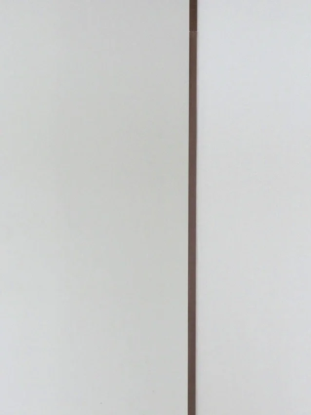 Midi-Kleid mit drapierten Details Midi-Kleid mit drapierten Details