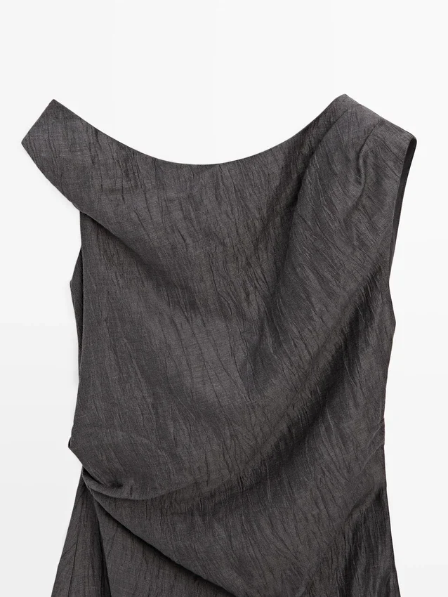 Midi-Kleid mit plissierten Schulterdetails Midi-Kleid mit plissierten Schulterdetails