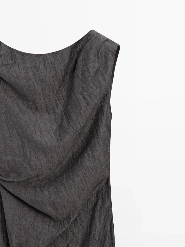 Midi-Kleid mit plissierten Schulterdetails Midi-Kleid mit plissierten Schulterdetails