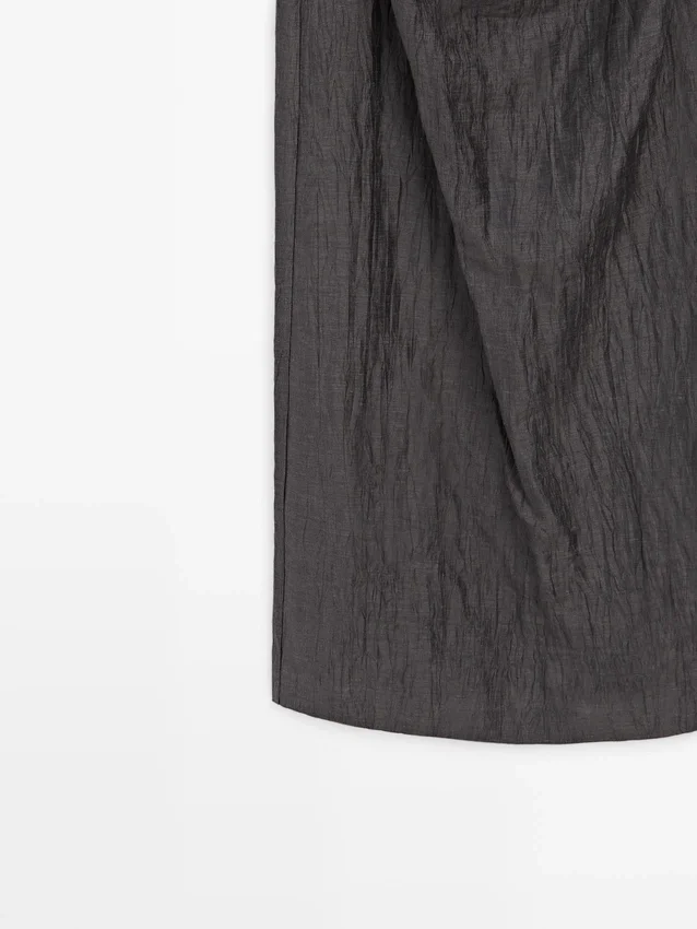 Midi-Kleid mit plissierten Schulterdetails Midi-Kleid mit plissierten Schulterdetails