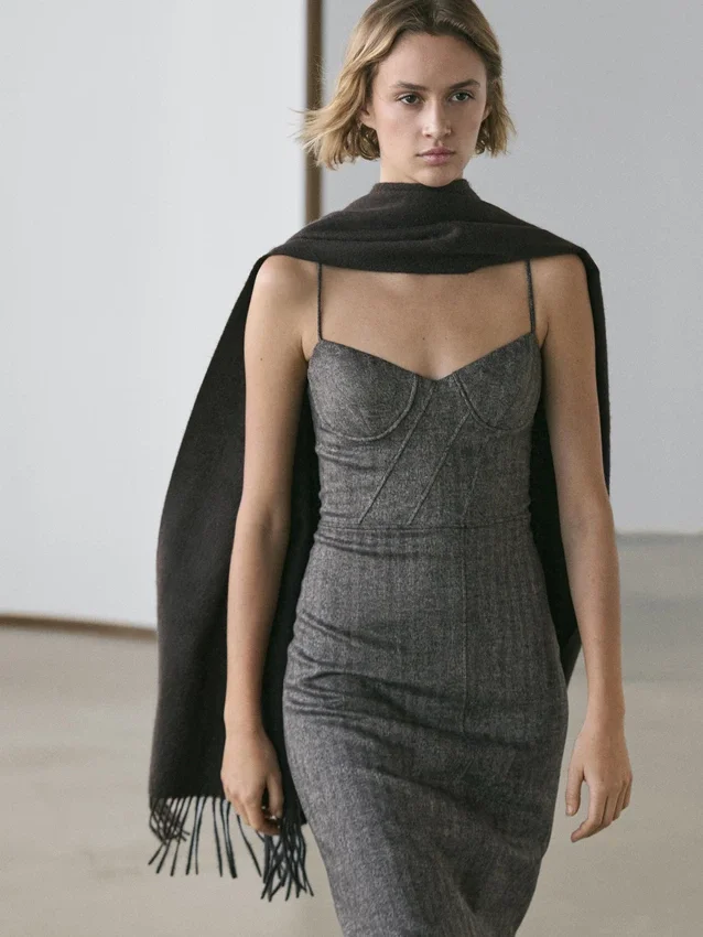 Midi-Kleid mit Trägern Midi-Kleid mit Trägern