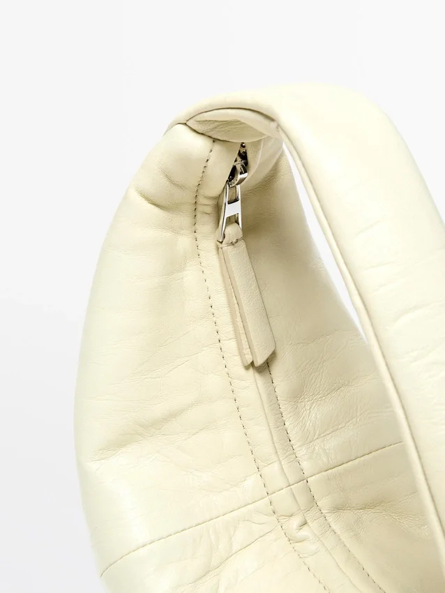 Mini-Halbmondtasche aus Nappaleder Mini-Halbmondtasche aus Nappaleder