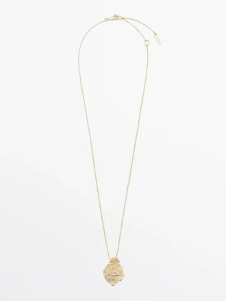 Mini-Halskette mit Anhänger aus Spitze Mini-Halskette mit Anhänger aus Spitze