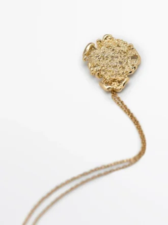 Mini-Halskette mit Anhänger aus Spitze Mini-Halskette mit Anhänger aus Spitze