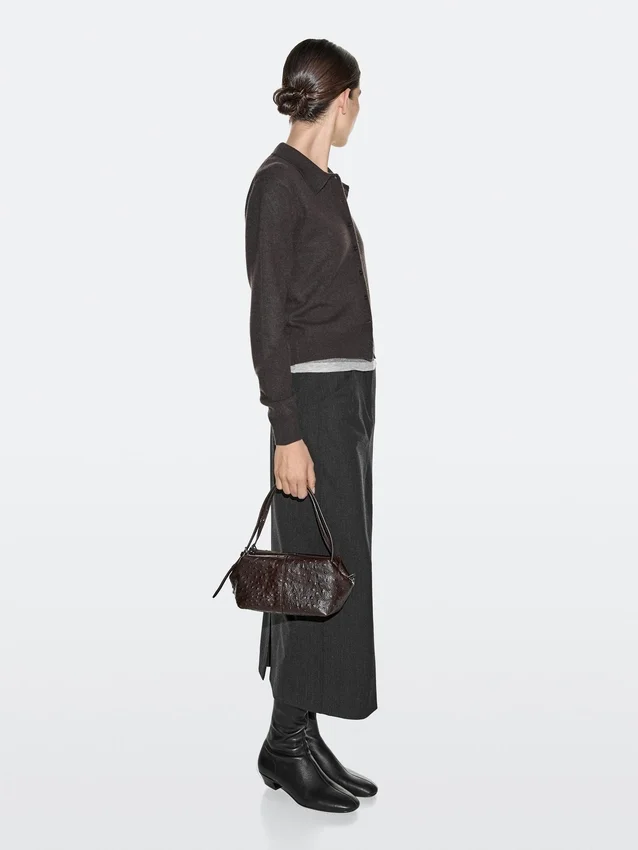 Mini-Umhängetasche aus strukturiertem Leder Mini-Umhängetasche aus strukturiertem Leder