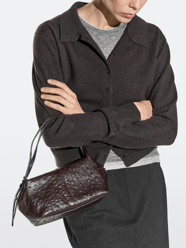 Mini-Umhängetasche aus strukturiertem Leder Mini-Umhängetasche aus strukturiertem Leder