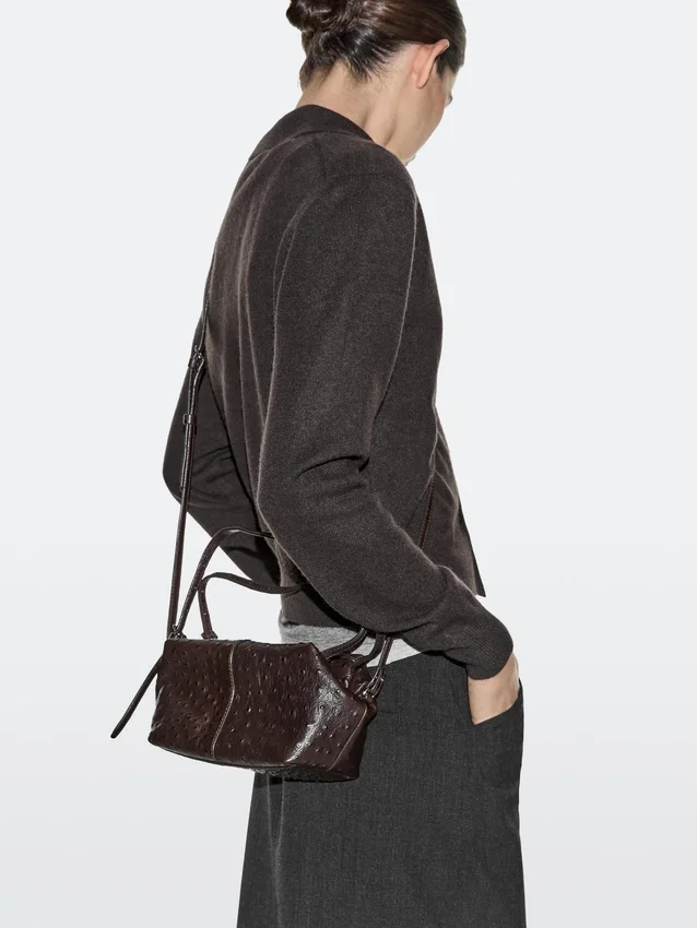 Mini-Umhängetasche aus strukturiertem Leder Mini-Umhängetasche aus strukturiertem Leder