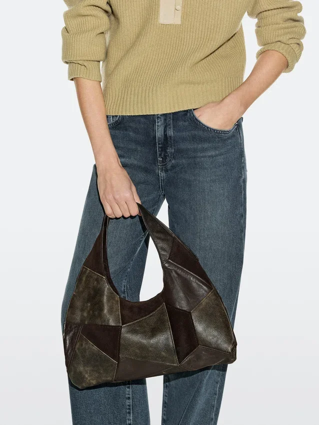 Mittelgroße Patchwork-Tasche aus Wildleder Mittelgroße Patchwork-Tasche aus Wildleder