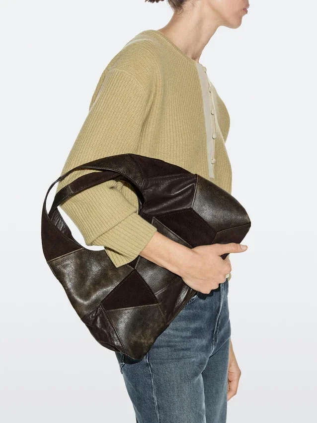 Mittelgroße Patchwork-Tasche aus Wildleder Mittelgroße Patchwork-Tasche aus Wildleder