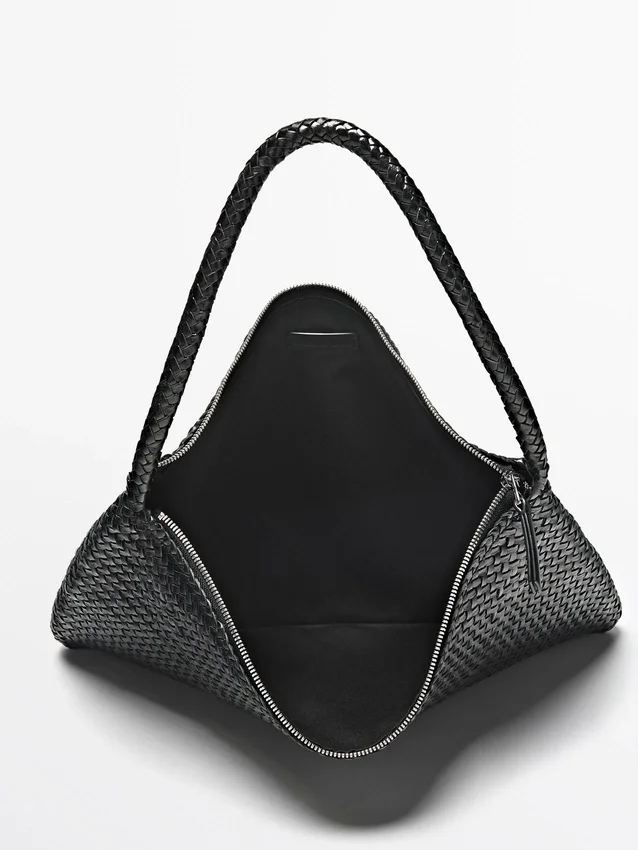 Mittelgroße Schultertasche aus geflochtenem Leder Mittelgroße Schultertasche aus geflochtenem Leder