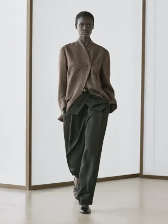 Mäntel aus melierter Wollmischung mit hohem Kragen