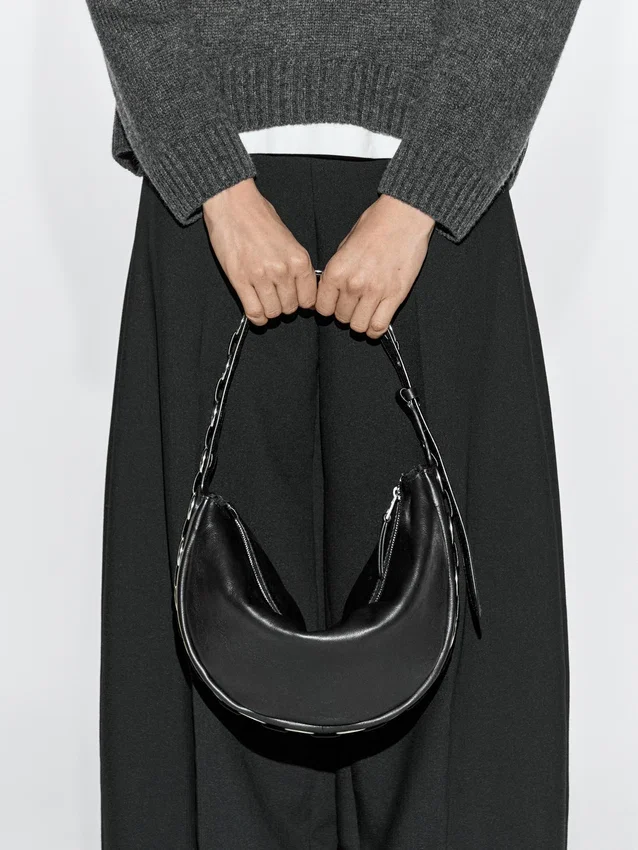 Nappaleder-Tasche mit Ösen Nappaleder-Tasche mit Ösen