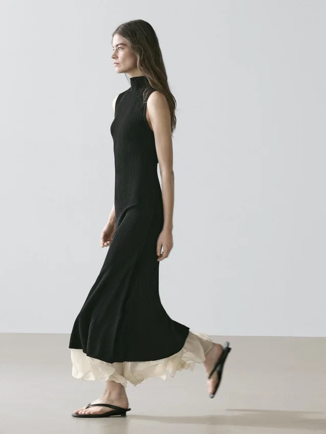 Plissiertes Midikleid mit Rüschen Plissiertes Midikleid mit Rüschen