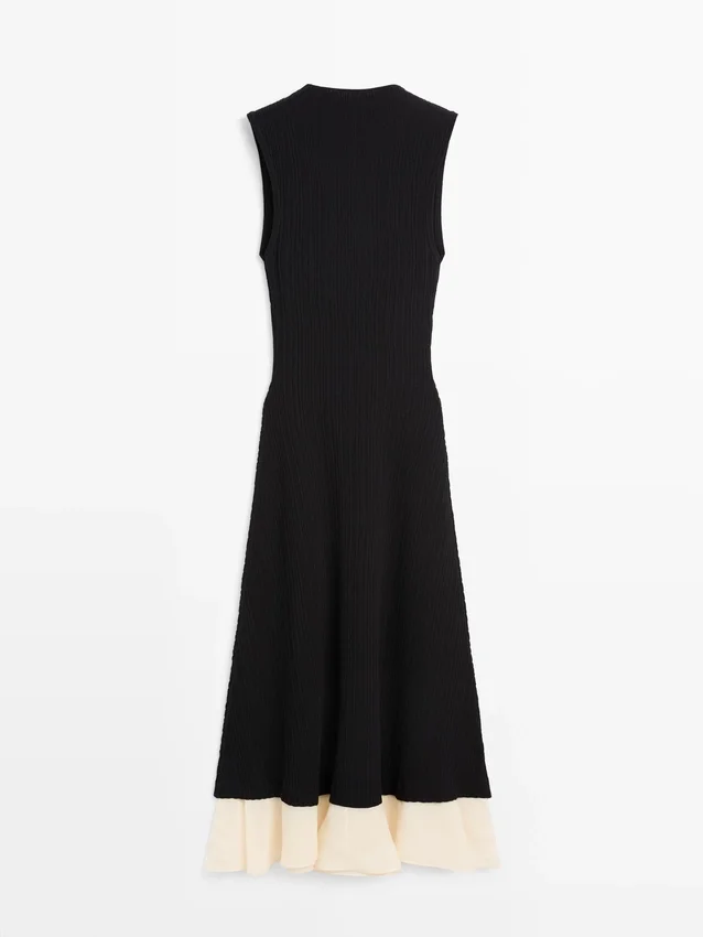 Plissiertes Midikleid mit Rüschen Plissiertes Midikleid mit Rüschen