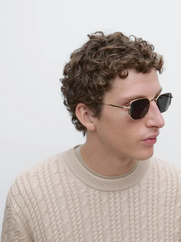 Pullover aus 100 % Baumwolle mit Zopfmuster und Rundhalsausschnitt Pullover aus 100 % Baumwolle mit Zopfmuster und Rundhalsausschnitt