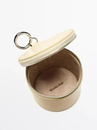 Runde Nappaleder-Tasche mit Strasssteinen