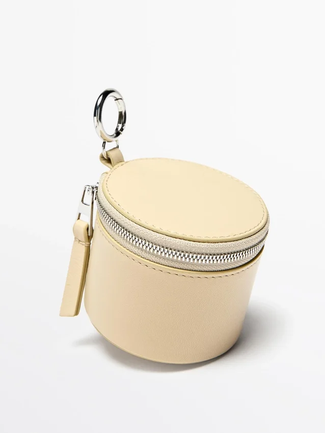 Runde Nappaleder-Tasche mit Strasssteinen Runde Nappaleder-Tasche mit Strasssteinen