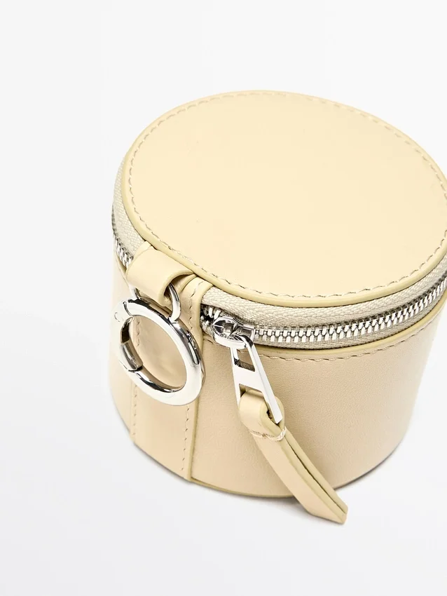 Runde Nappaleder-Tasche mit Strasssteinen Runde Nappaleder-Tasche mit Strasssteinen