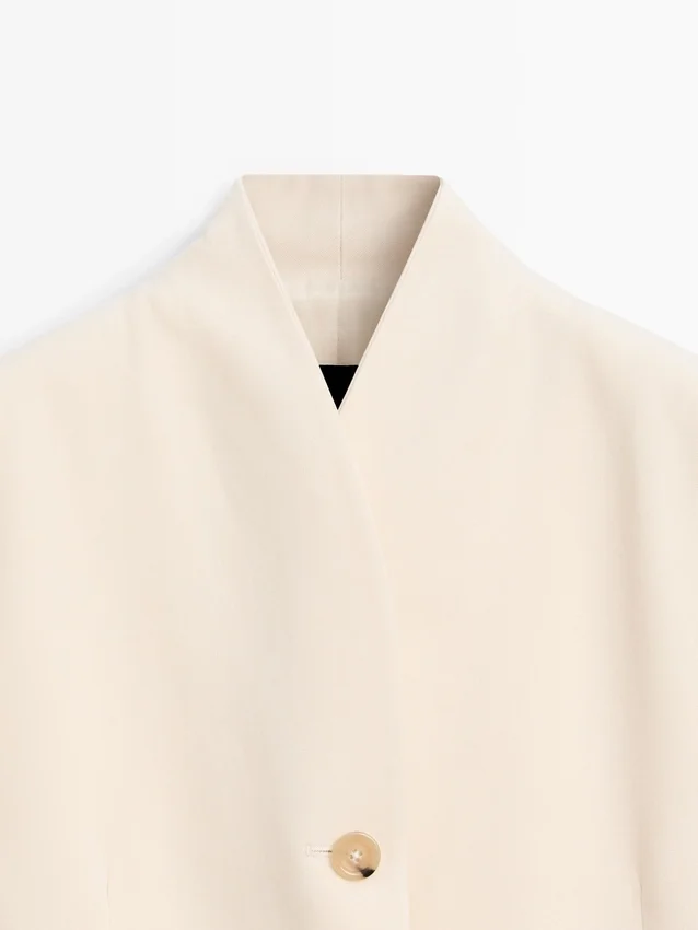 Satin-Blazer mit hohem Kragen Satin-Blazer mit hohem Kragen