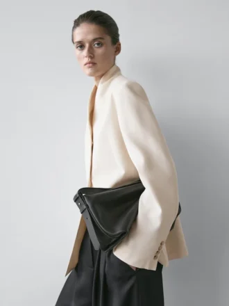 Satin-Blazer mit hohem Kragen