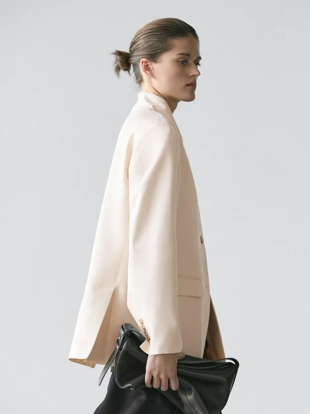 Satin-Blazer mit hohem Kragen Satin-Blazer mit hohem Kragen