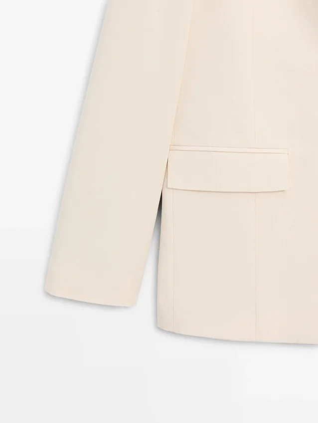 Satin-Blazer mit hohem Kragen Satin-Blazer mit hohem Kragen