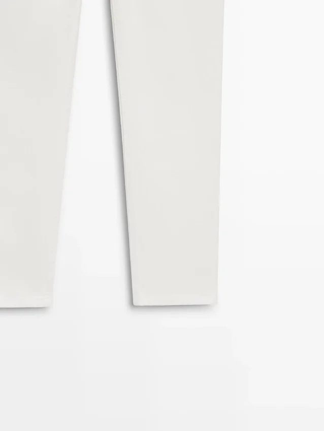 Slim-Fit-Jeans mit mittlerer Leibhöhe und verkürztem Bein Slim-Fit-Jeans mit mittlerer Leibhöhe und verkürztem Bein