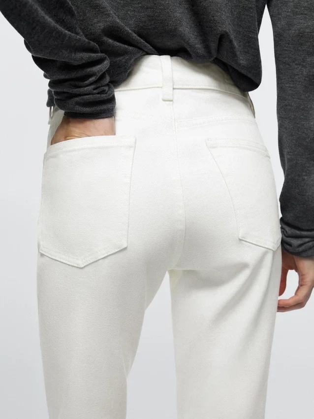 Slim-Fit-Jeans mit mittlerer Leibhöhe und verkürztem Bein Slim-Fit-Jeans mit mittlerer Leibhöhe und verkürztem Bein