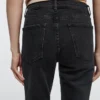Slim-Fit-Jeans mit mittlerer Leibhöhe und verkürztem Bein Slim-Fit-Jeans mit mittlerer Leibhöhe und verkürztem Bein