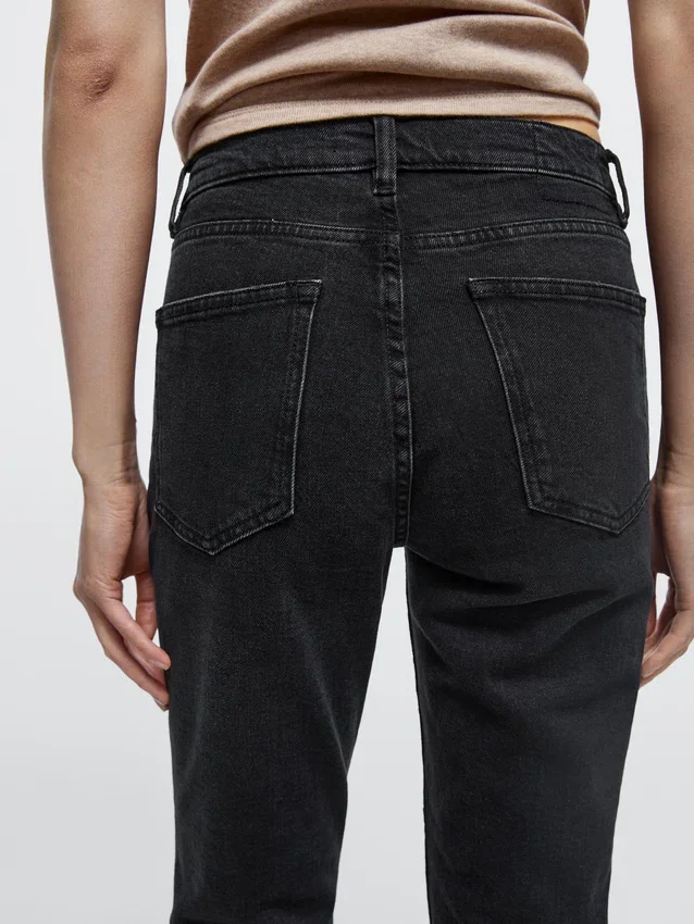 Slim-Fit-Jeans mit mittlerer Leibhöhe und verkürztem Bein Slim-Fit-Jeans mit mittlerer Leibhöhe und verkürztem Bein
