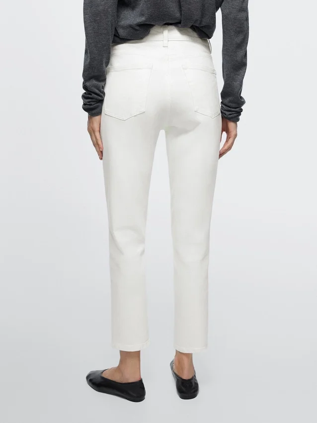 Slim-Fit-Jeans mit mittlerer Leibhöhe und verkürztem Bein Slim-Fit-Jeans mit mittlerer Leibhöhe und verkürztem Bein