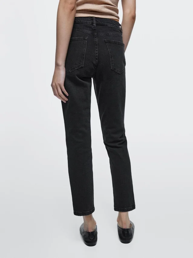 Slim-Fit-Jeans mit mittlerer Leibhöhe und verkürztem Bein Slim-Fit-Jeans mit mittlerer Leibhöhe und verkürztem Bein