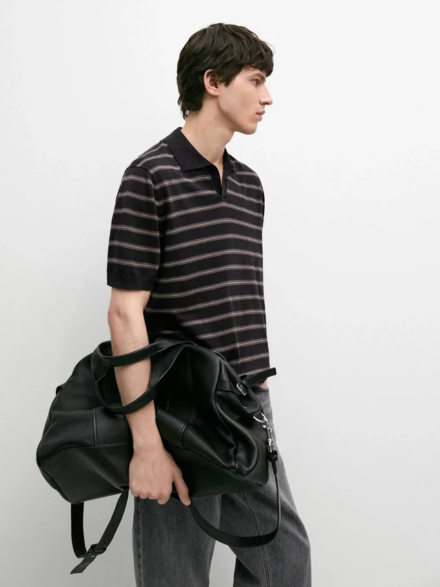 Strick-Poloshirt mit Kontraststreifen Strick-Poloshirt mit Kontraststreifen