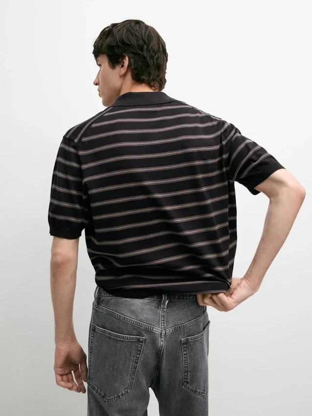 Strick-Poloshirt mit Kontraststreifen Strick-Poloshirt mit Kontraststreifen