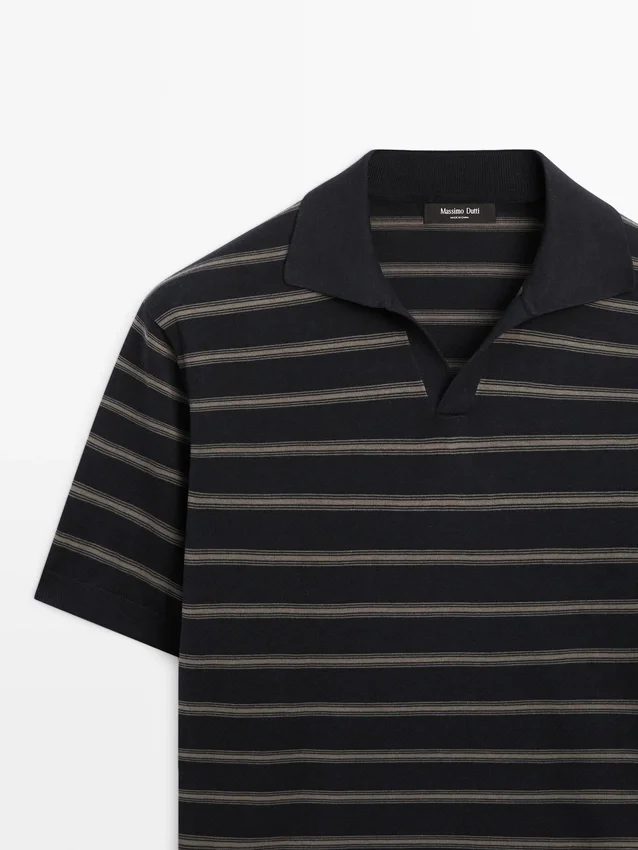 Strick-Poloshirt mit Kontraststreifen Strick-Poloshirt mit Kontraststreifen