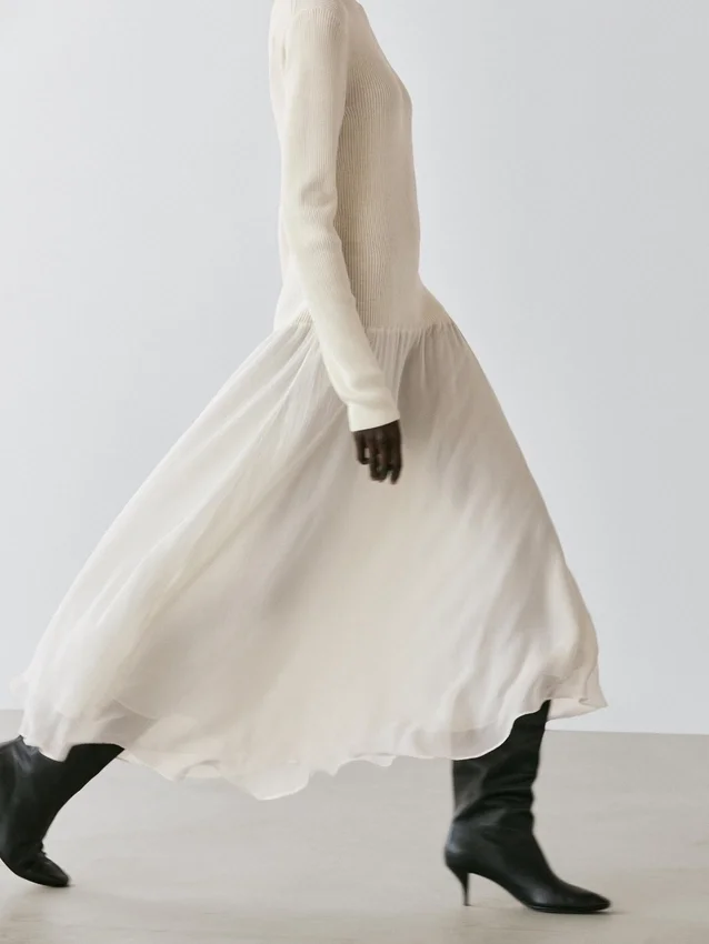 Strickkleid mit passenden Details Strickkleid mit passenden Details