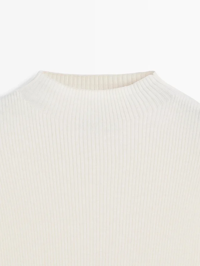 Strickkleid mit passenden Details Strickkleid mit passenden Details