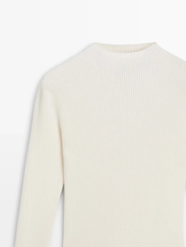 Strickkleid mit passenden Details Strickkleid mit passenden Details