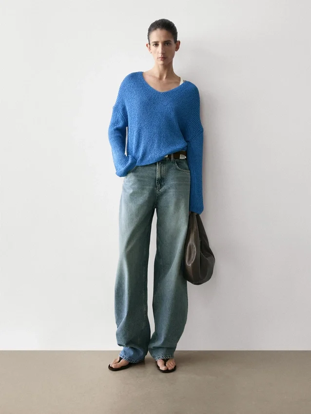 Strickpullover aus Baumwollmischung mit V-Ausschnitt Strickpullover aus Baumwollmischung mit V-Ausschnitt