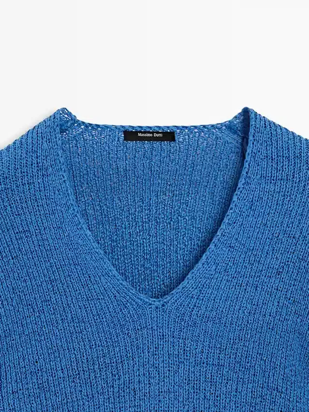 Strickpullover aus Baumwollmischung mit V-Ausschnitt Strickpullover aus Baumwollmischung mit V-Ausschnitt