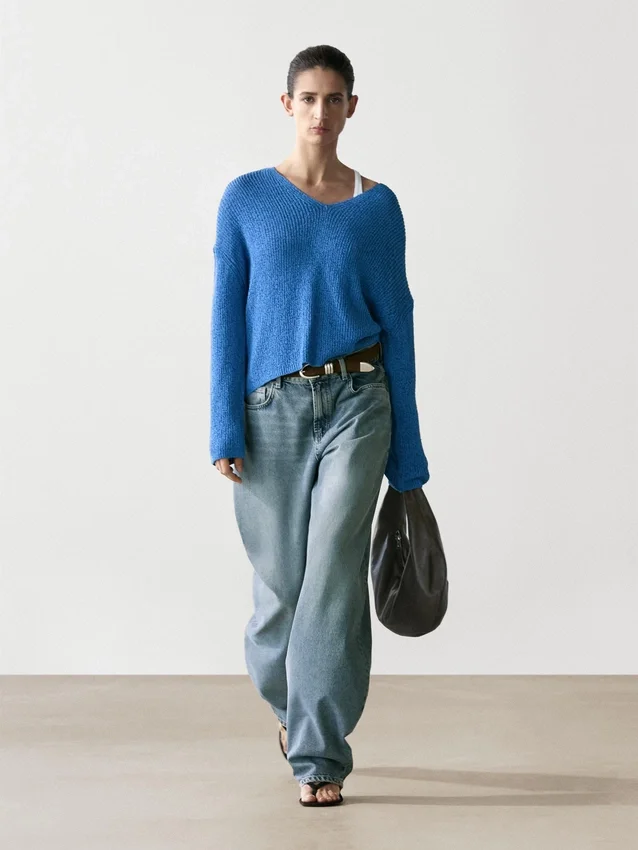 Strickpullover aus Baumwollmischung mit V-Ausschnitt Strickpullover aus Baumwollmischung mit V-Ausschnitt