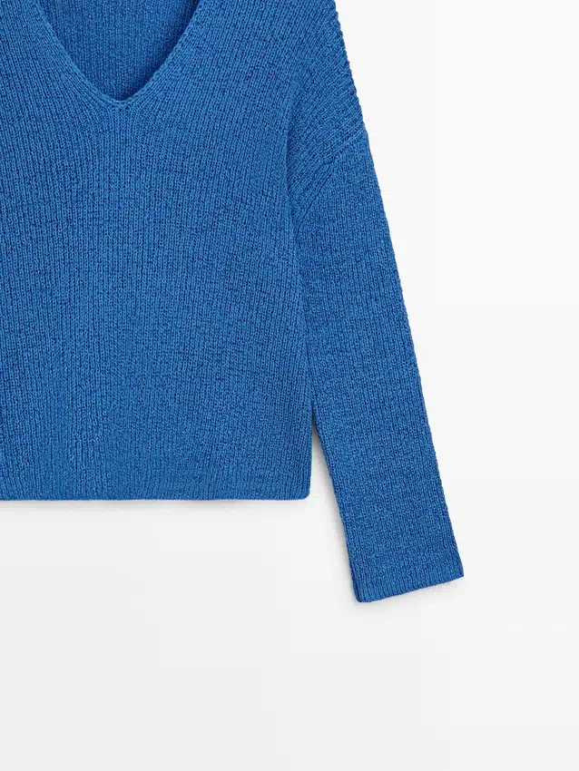 Strickpullover aus Baumwollmischung mit V-Ausschnitt Strickpullover aus Baumwollmischung mit V-Ausschnitt