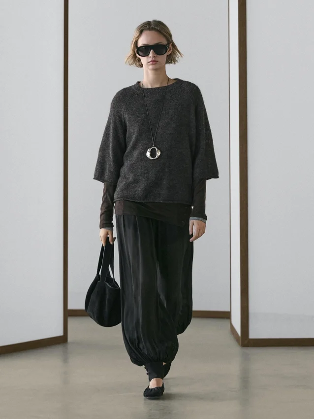 Strickpullover aus einer Alpaka-Woll-Mischung mit Raglanärmeln Strickpullover aus einer Alpaka-Woll-Mischung mit Raglanärmeln