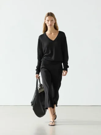 Strickpullover aus Leinen mit V-Ausschnitt Strickpullover aus Leinen mit V-Ausschnitt