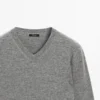Strickpullover aus Wollmischung mit V-Ausschnitt