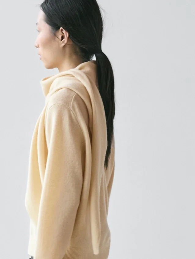 Strickpullover mit Schals-Detail Strickpullover mit Schals-Detail