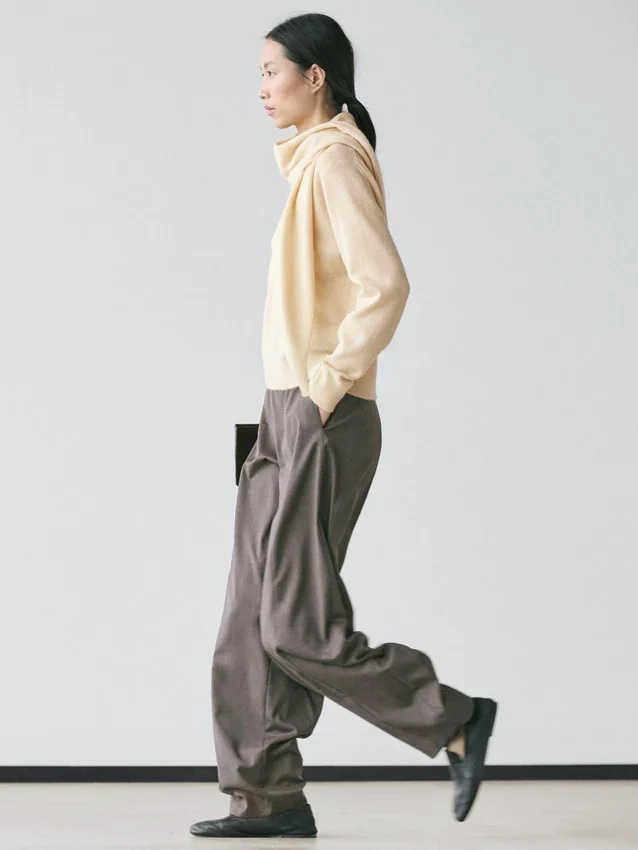 Strickpullover mit Schals-Detail Strickpullover mit Schals-Detail